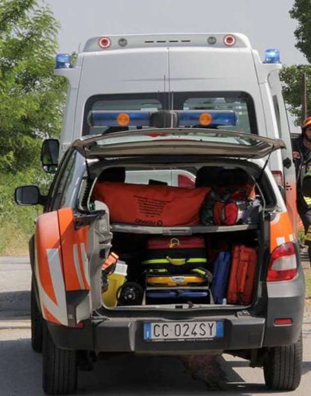 ambulanza e auto medica